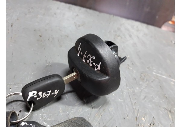 Кришка паливного бака Citroen C4, Peugeot 307 , Peugeot Partner 2, Citroen Berlingo 2